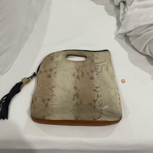 Unique - Picture 4 of 4